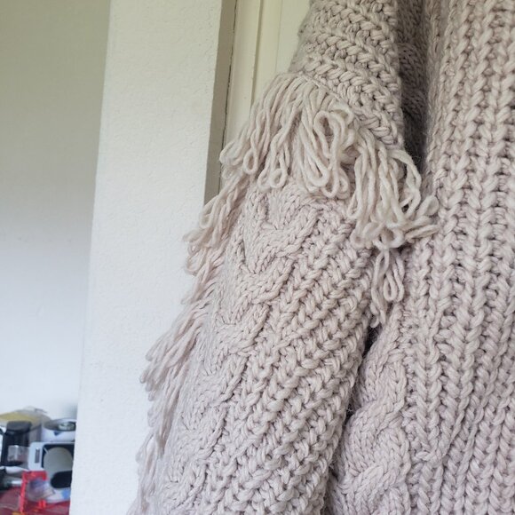 Beige Fringe Sweater Size XXL H & M Brand - Picture 2 of 6